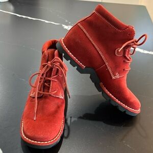 Cole Haan Country waterproof holiday red lace up boot 5.5